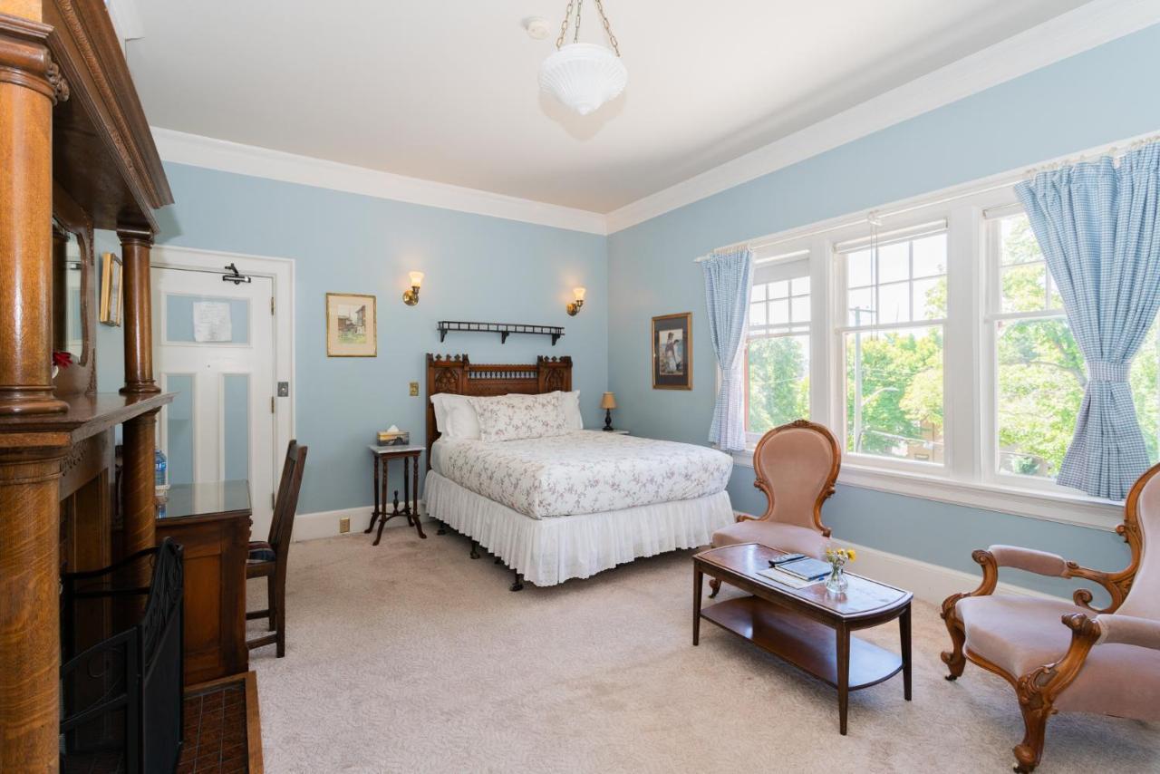 Beaconsfield Bed And Breakfast - Виктория Екстериор снимка