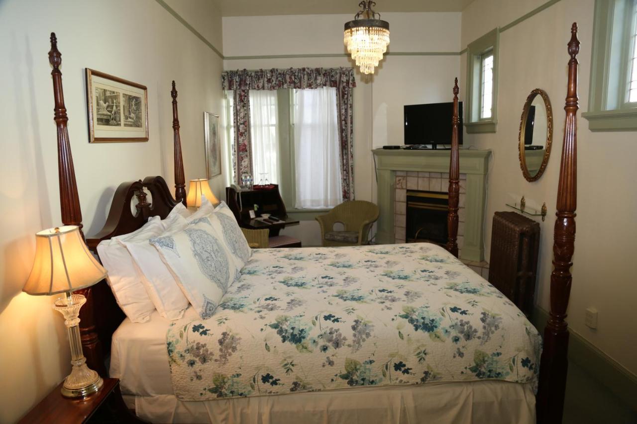 Beaconsfield Bed And Breakfast - Виктория Екстериор снимка