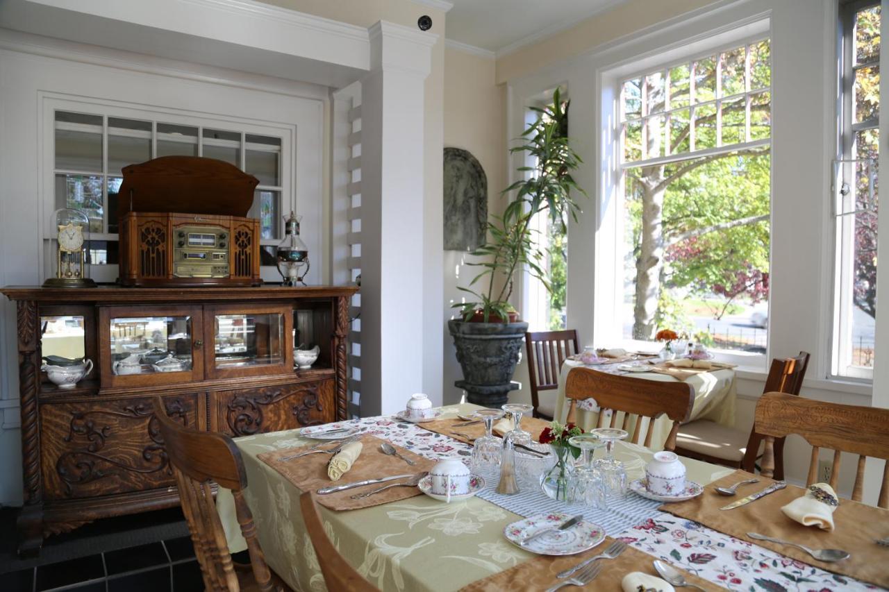 Beaconsfield Bed And Breakfast - Виктория Екстериор снимка