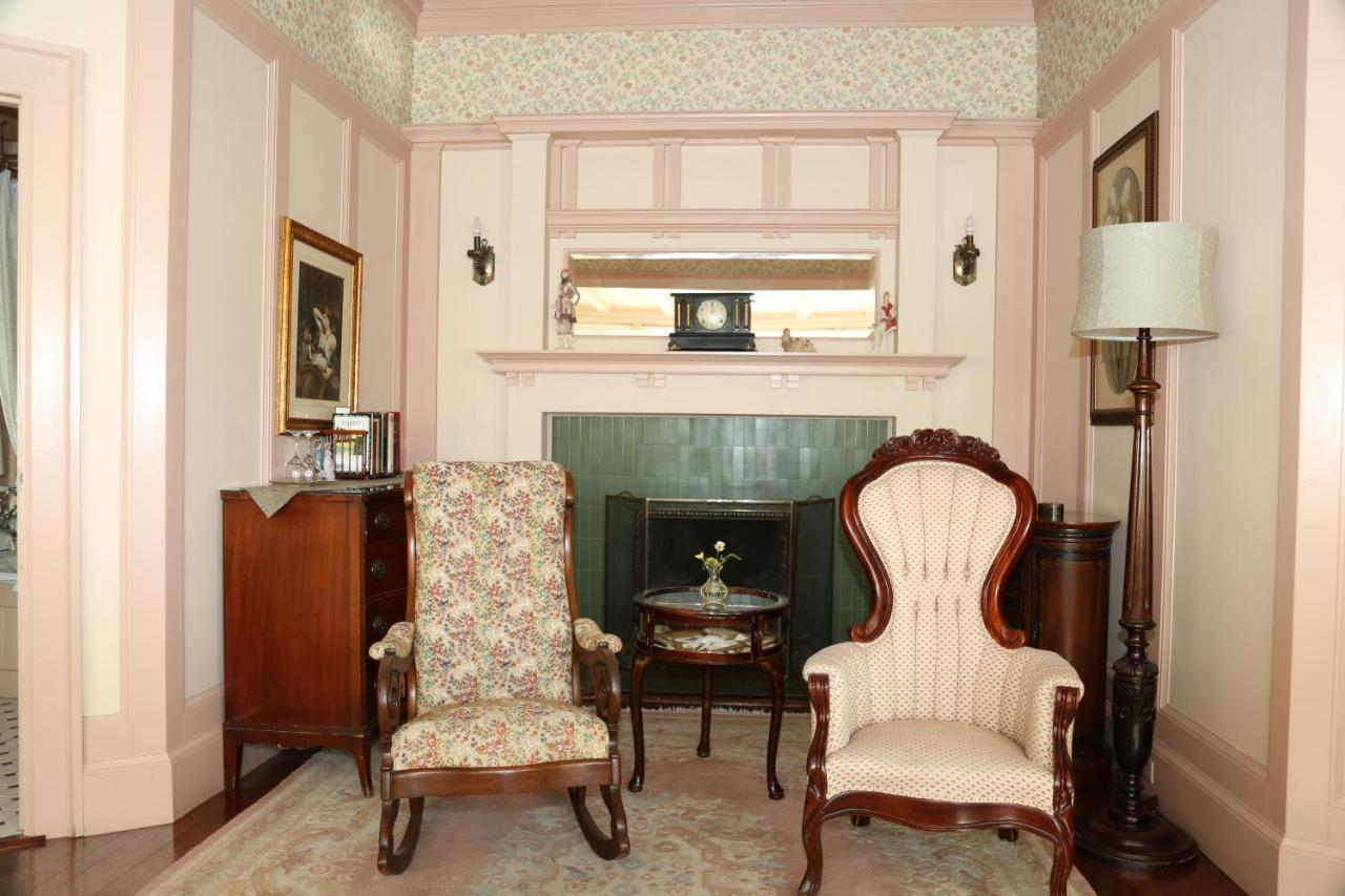 Beaconsfield Bed And Breakfast - Виктория Екстериор снимка