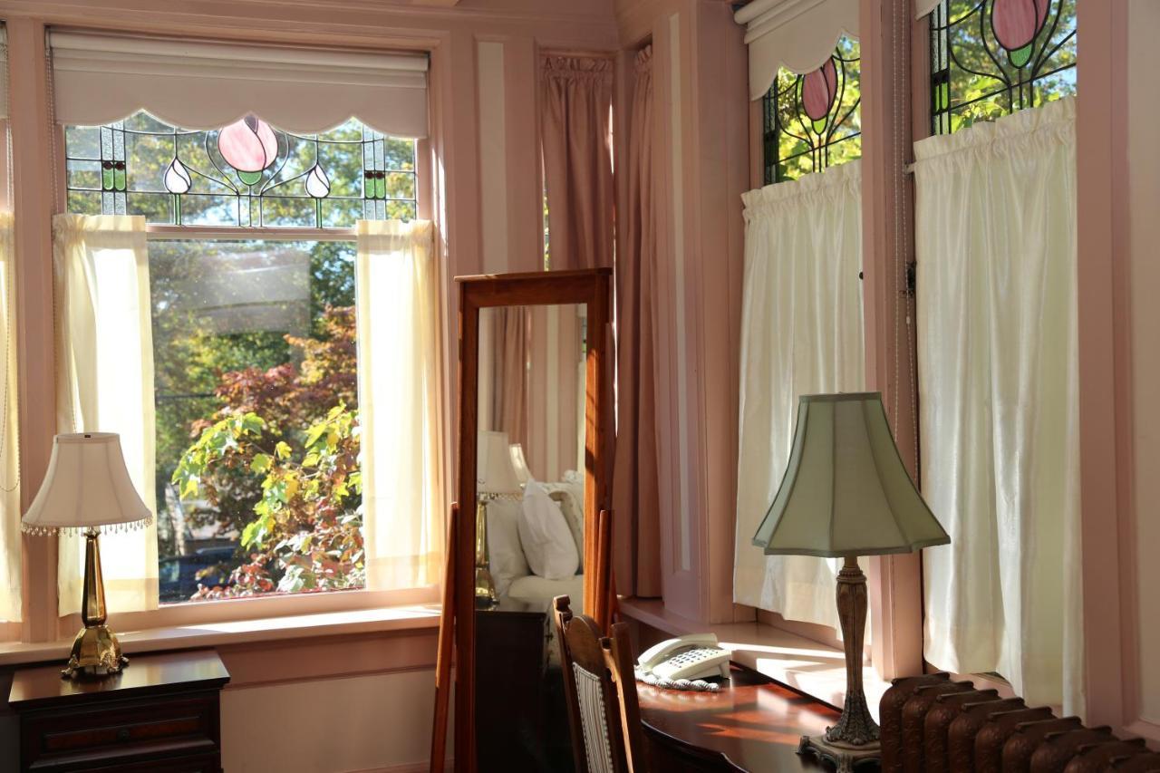 Beaconsfield Bed And Breakfast - Виктория Екстериор снимка