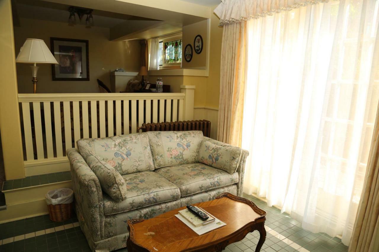 Beaconsfield Bed And Breakfast - Виктория Екстериор снимка