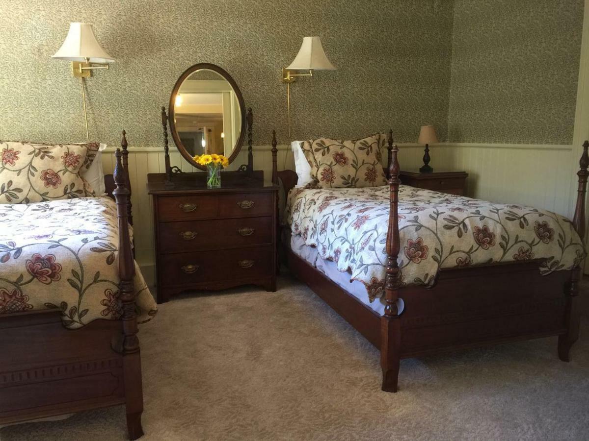 Beaconsfield Bed And Breakfast - Виктория Екстериор снимка