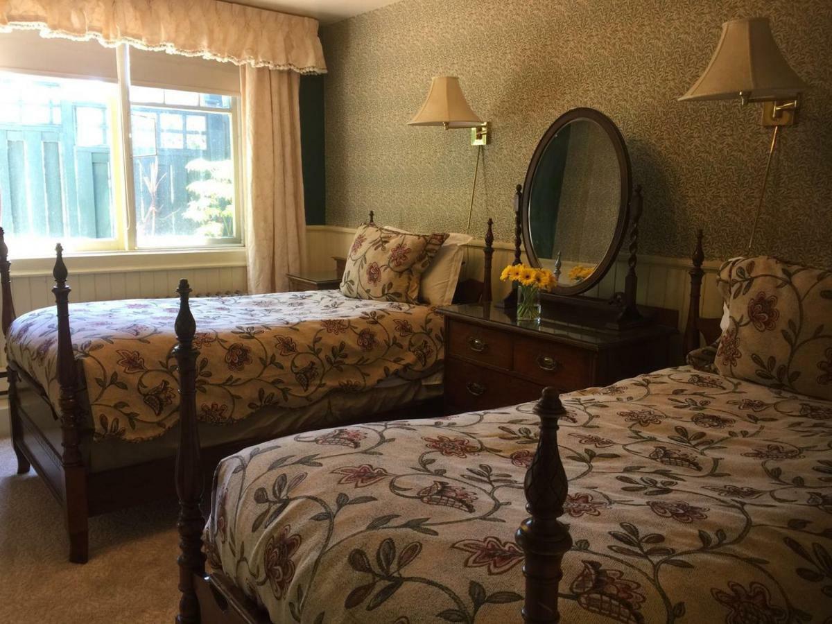 Beaconsfield Bed And Breakfast - Виктория Екстериор снимка