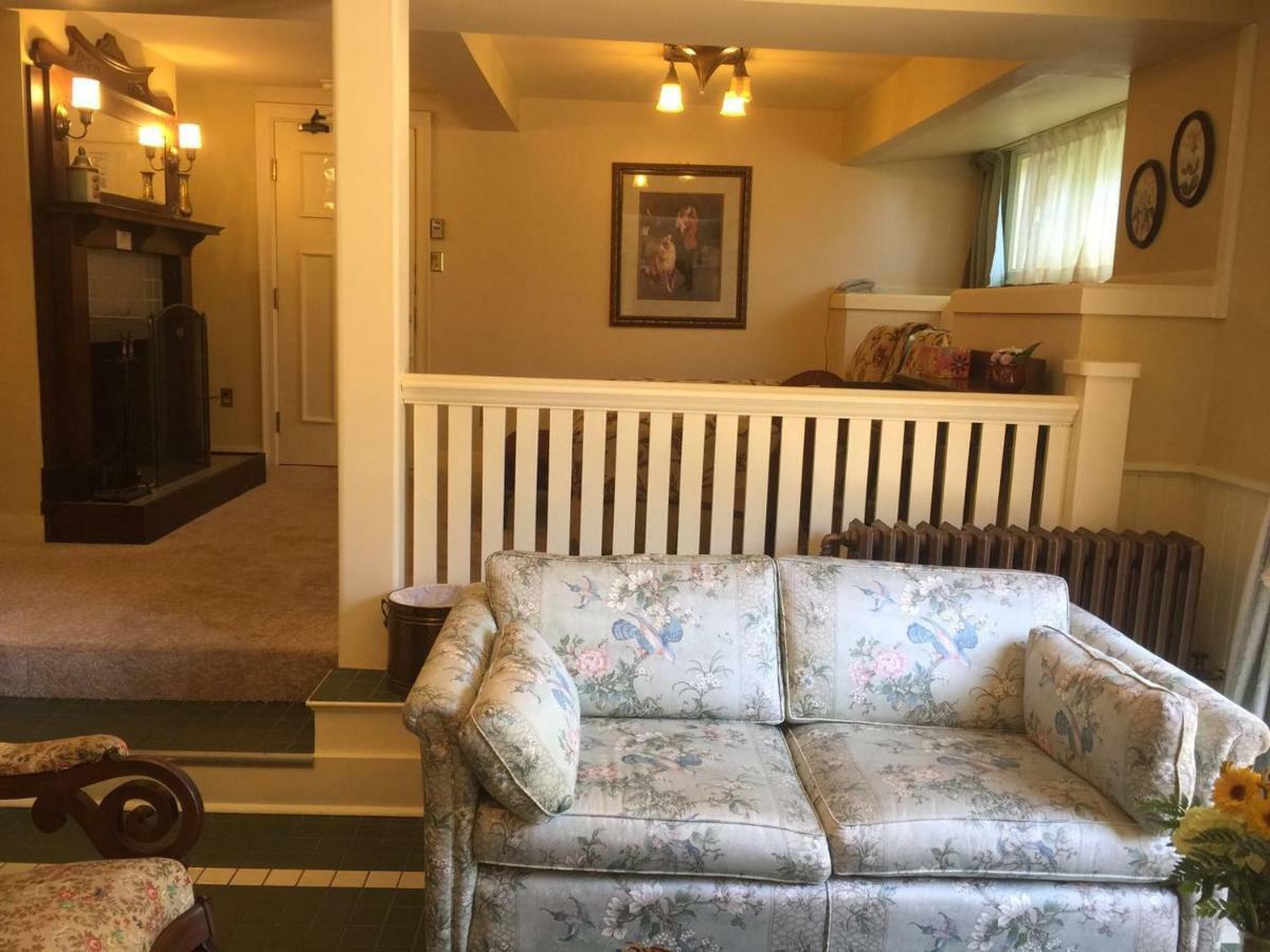 Beaconsfield Bed And Breakfast - Виктория Екстериор снимка