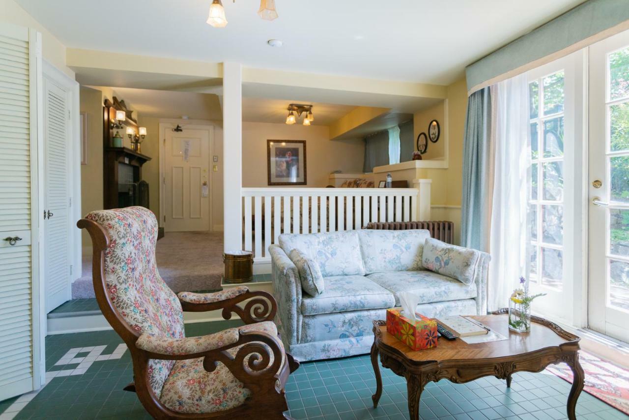 Beaconsfield Bed And Breakfast - Виктория Екстериор снимка